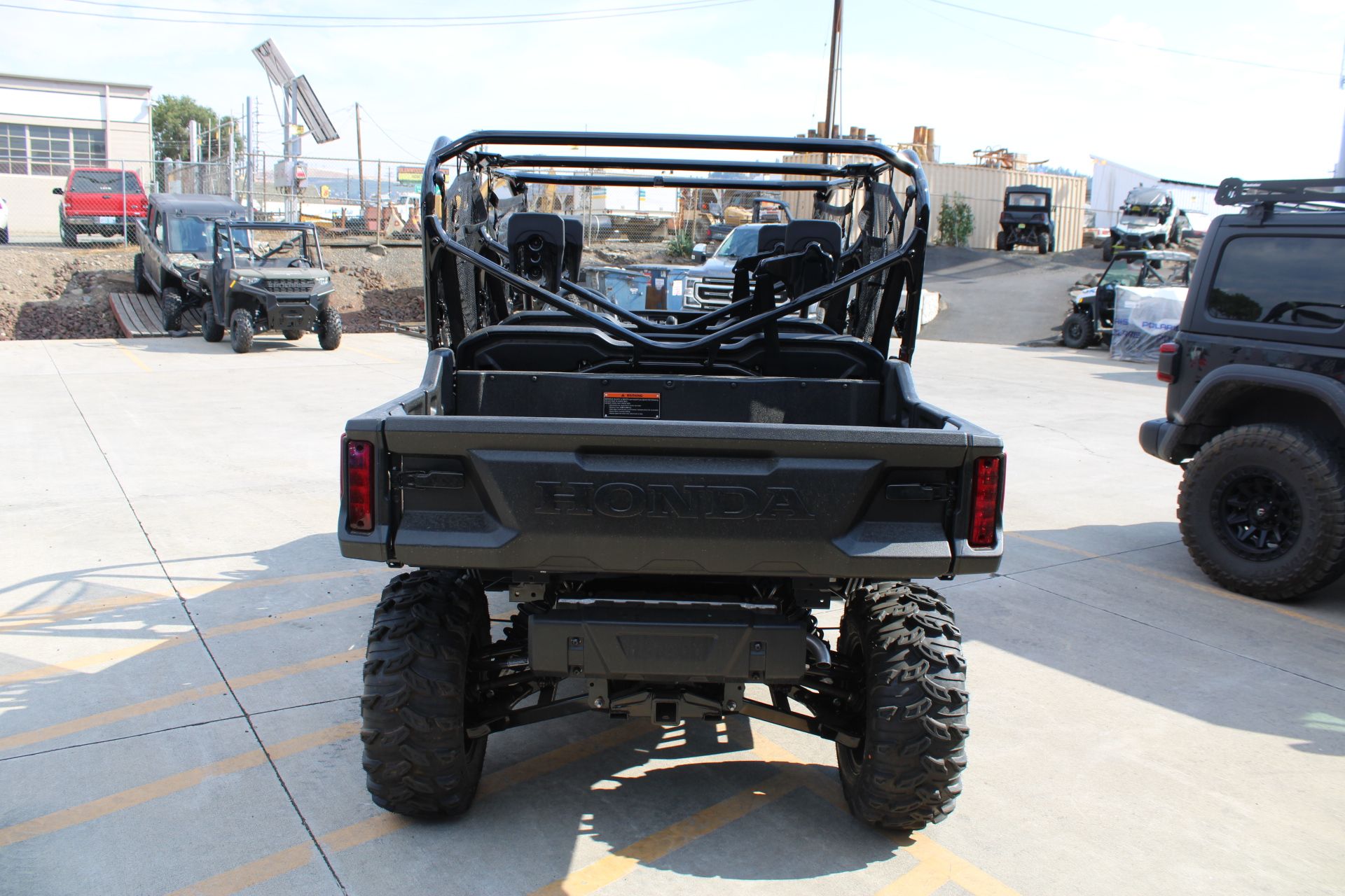 2025 Honda Pioneer 1000-6 Deluxe Crew in The Dalles, Oregon - Photo 10