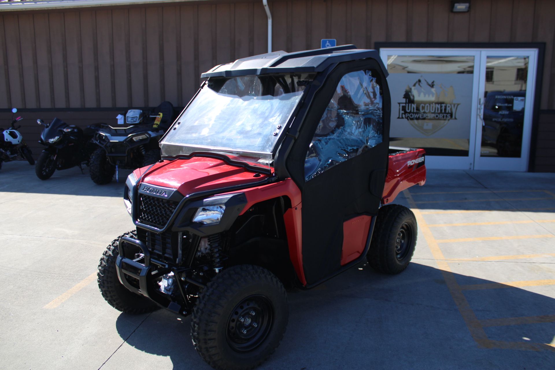 2025 Honda Pioneer 520 in The Dalles, Oregon - Photo 3