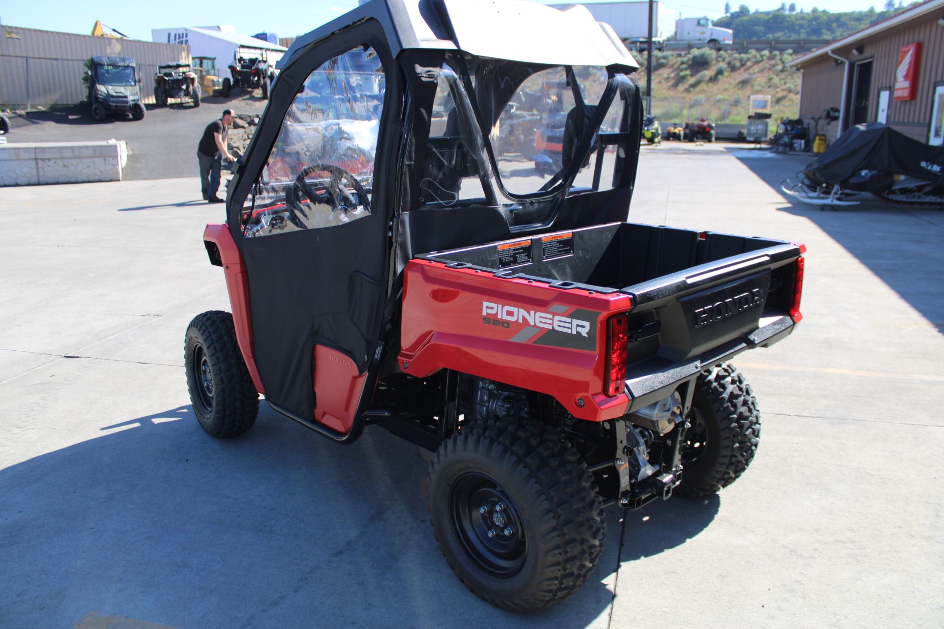 2025 Honda Pioneer 520 in The Dalles, Oregon - Photo 7