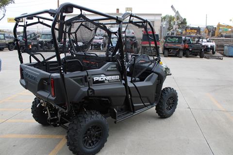 2026 Honda Pioneer 700-4 Deluxe in The Dalles, Oregon - Photo 7