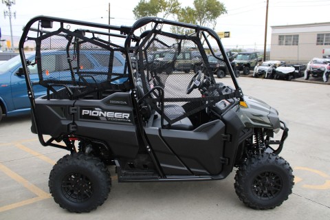 2026 Honda Pioneer 700-4 Deluxe in The Dalles, Oregon - Photo 4