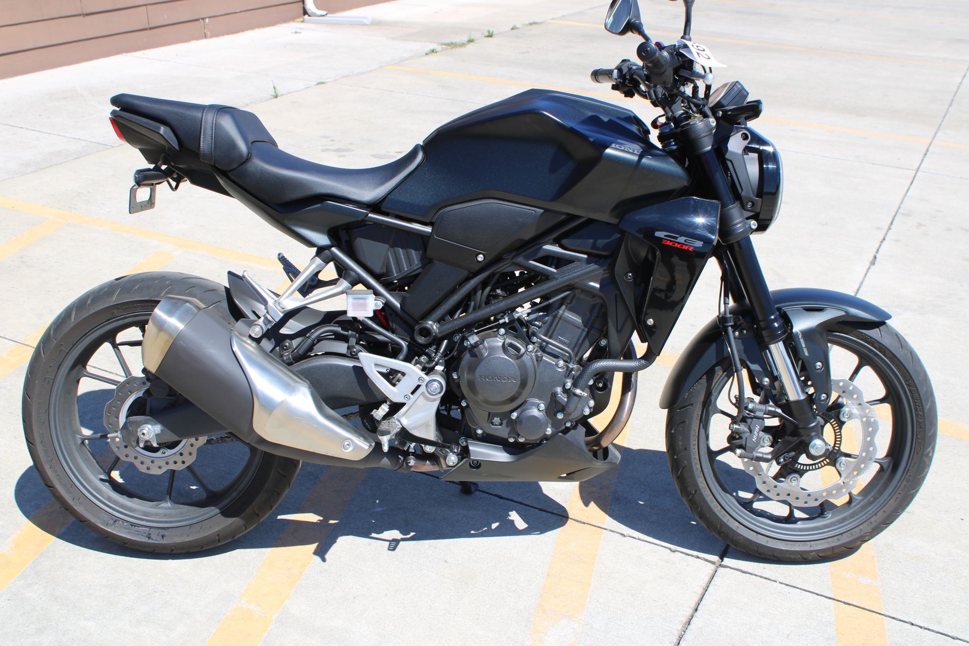 2025 Honda CB300R ABS in The Dalles, Oregon - Photo 4