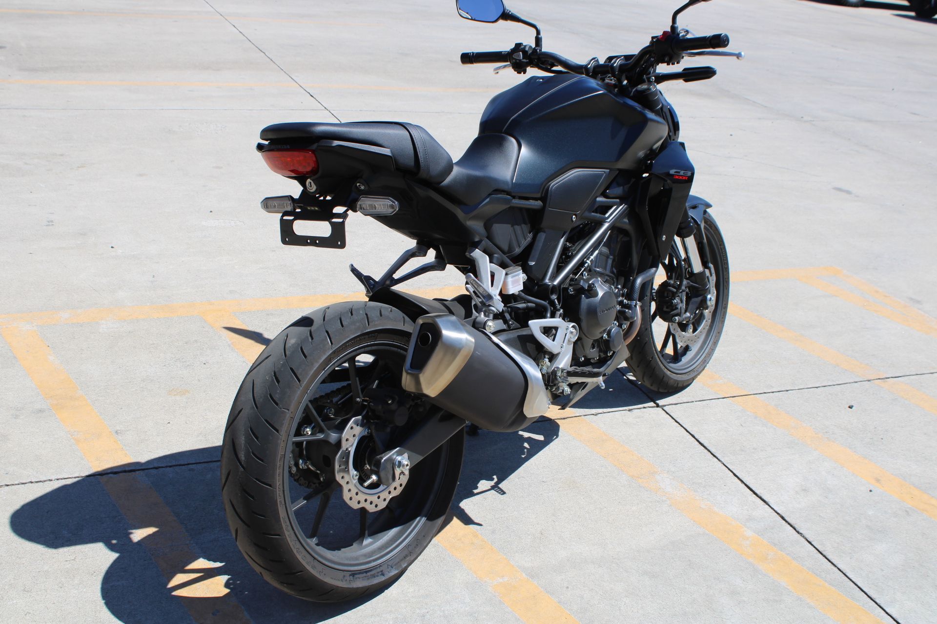 2025 Honda CB300R ABS in The Dalles, Oregon - Photo 5