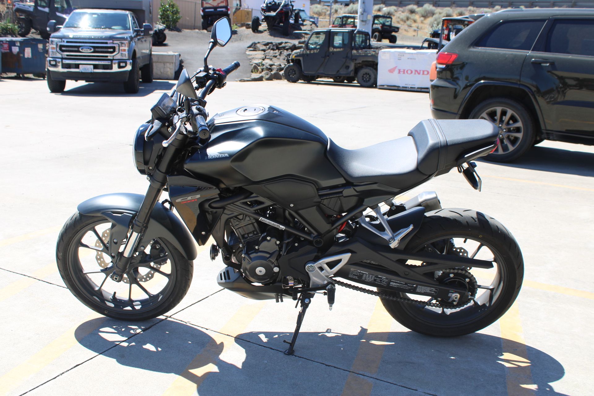 2025 Honda CB300R ABS in The Dalles, Oregon - Photo 8