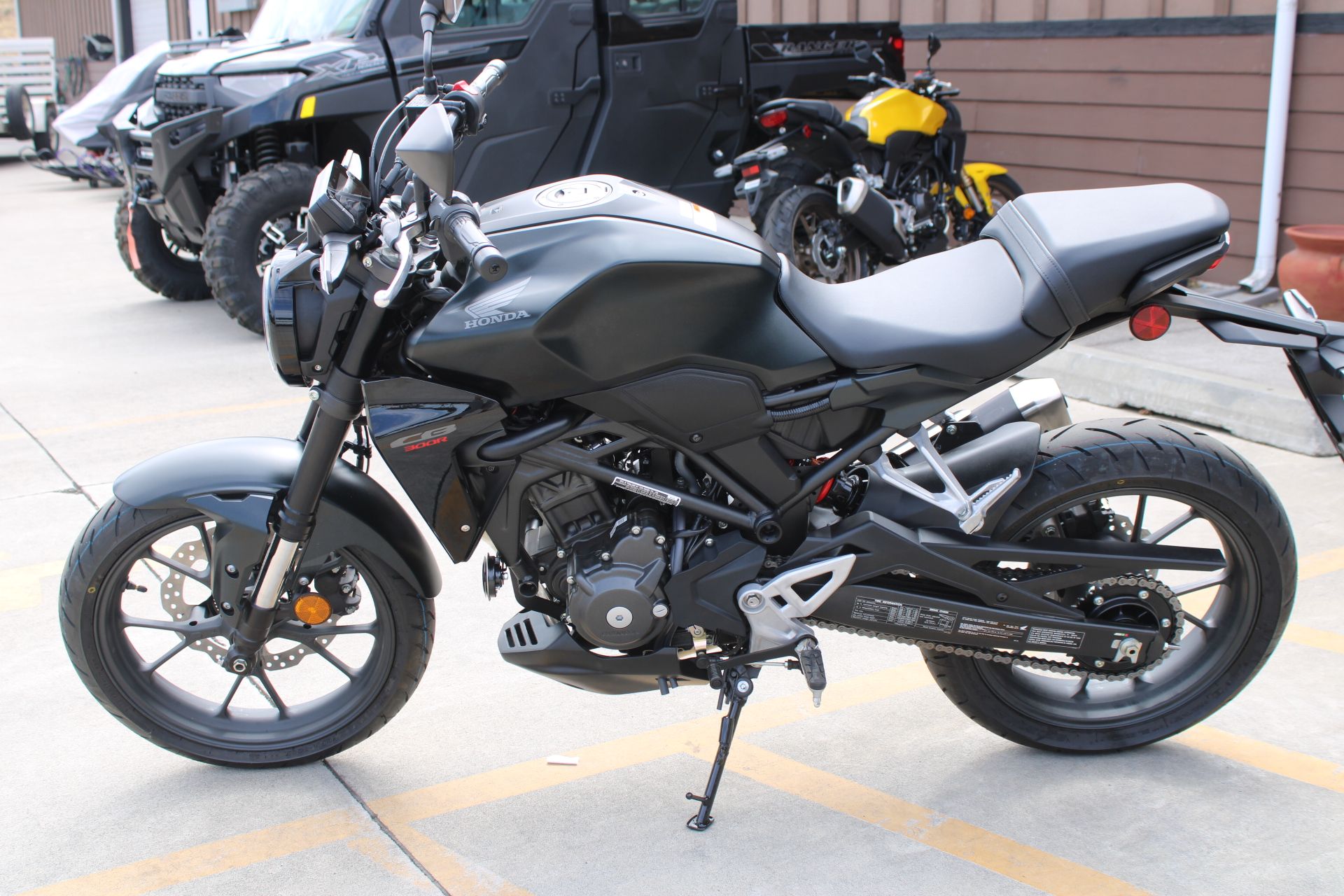 2025 Honda CB300R ABS in The Dalles, Oregon - Photo 4