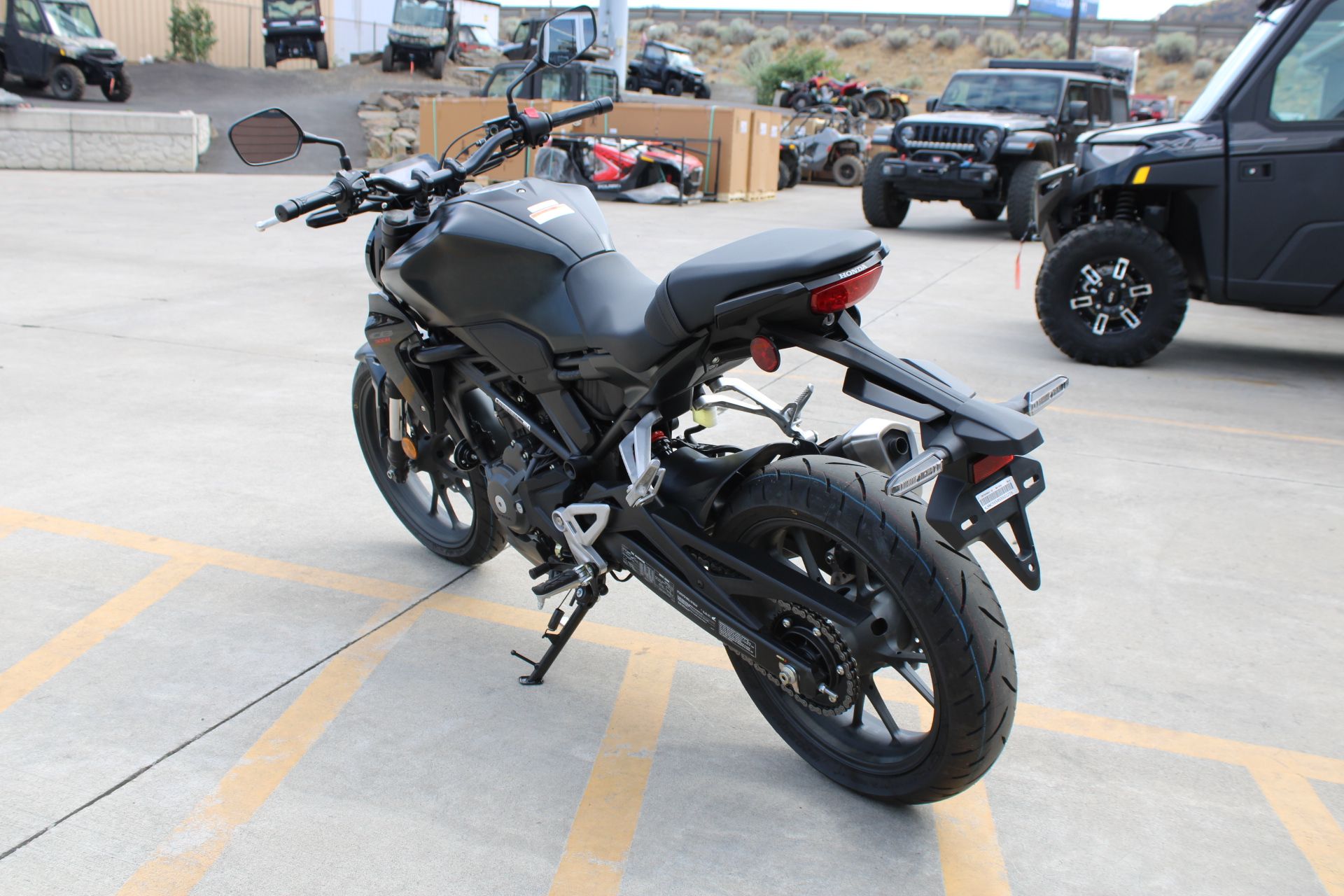 2025 Honda CB300R ABS in The Dalles, Oregon - Photo 5