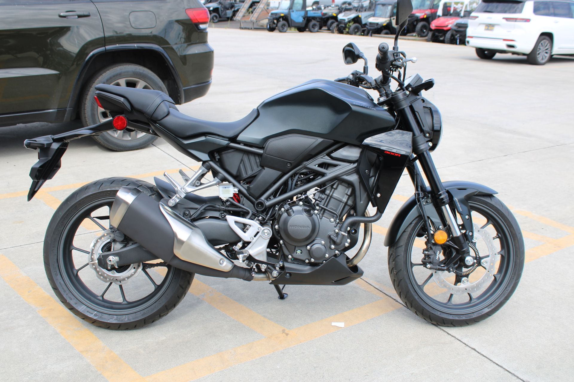 2025 Honda CB300R ABS in The Dalles, Oregon - Photo 8