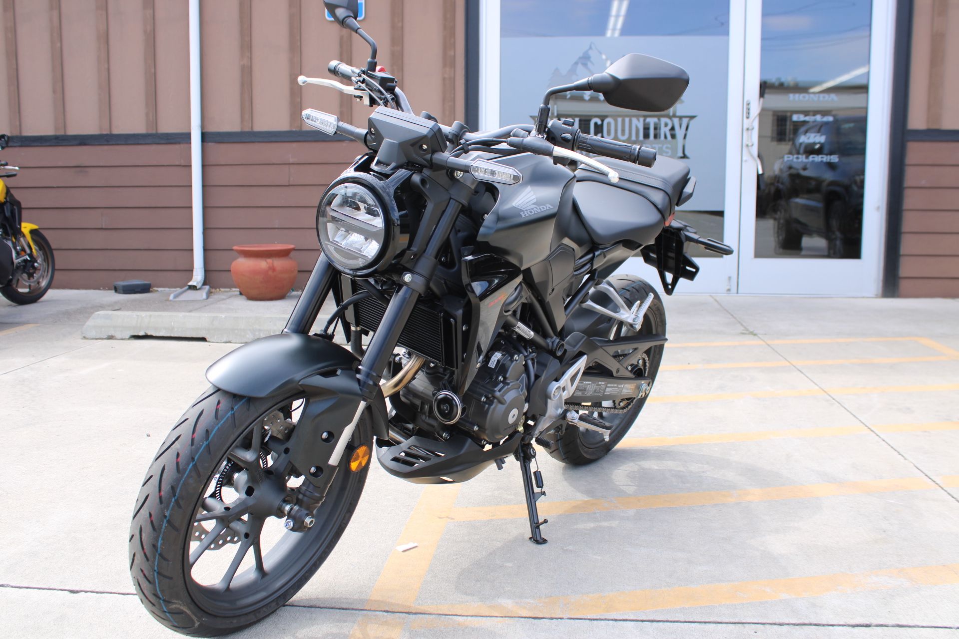 2025 Honda CB300R ABS in The Dalles, Oregon - Photo 3
