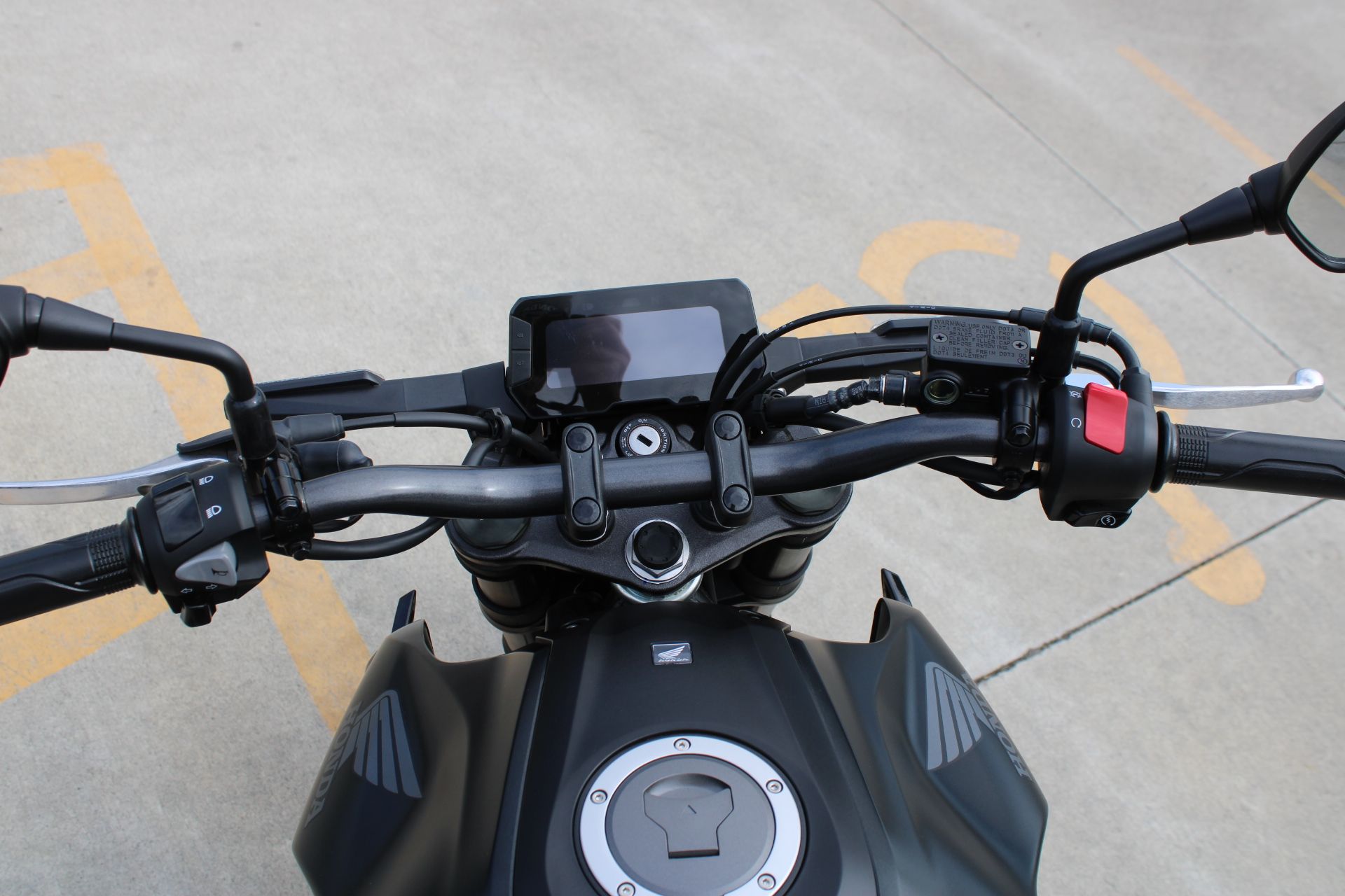 2025 Honda CB300R ABS in The Dalles, Oregon - Photo 9