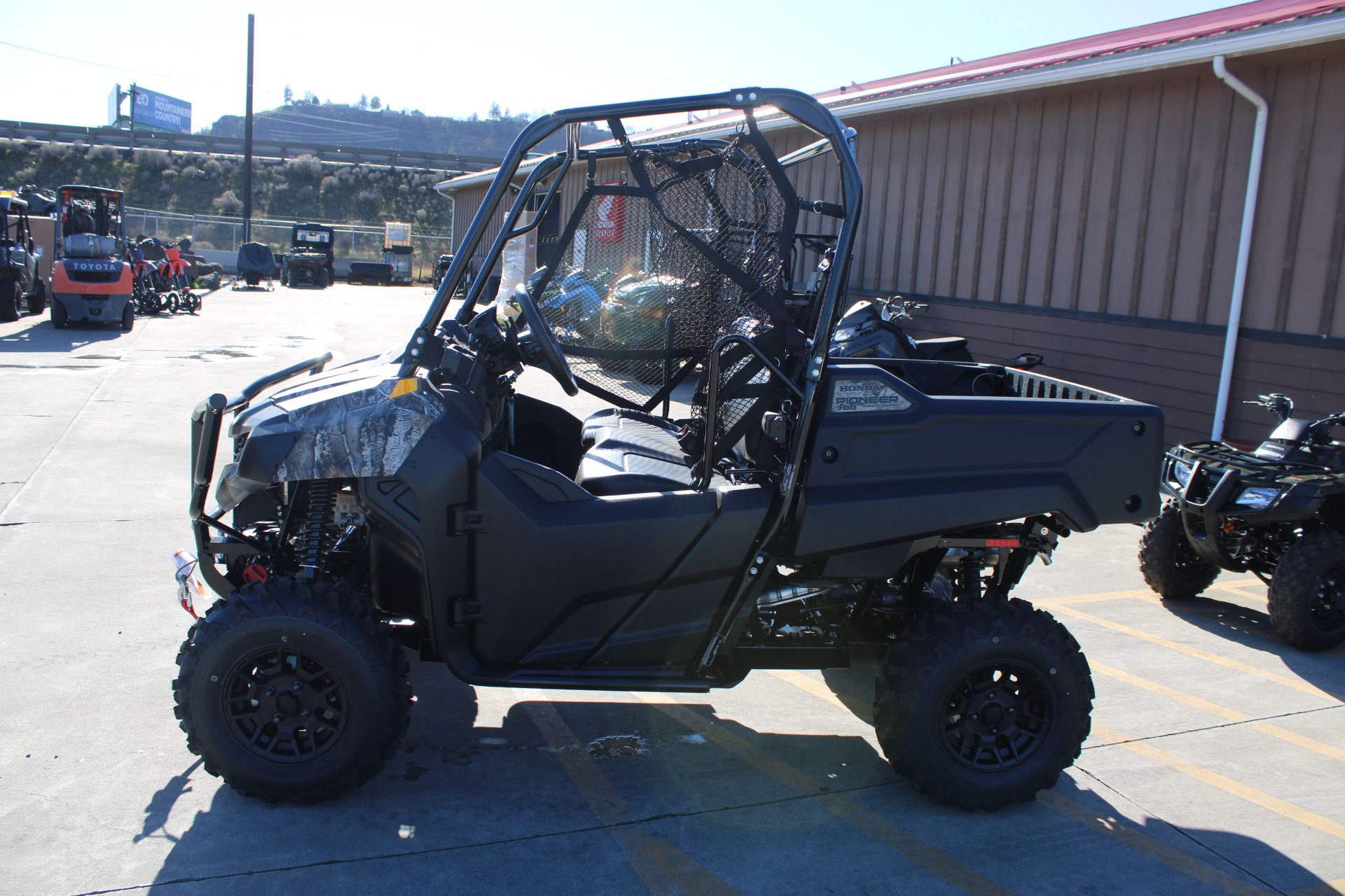 2026 Honda Pioneer 700 Forest in The Dalles, Oregon - Photo 8