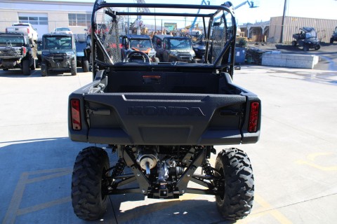 2026 Honda Pioneer 700 Forest in The Dalles, Oregon - Photo 6