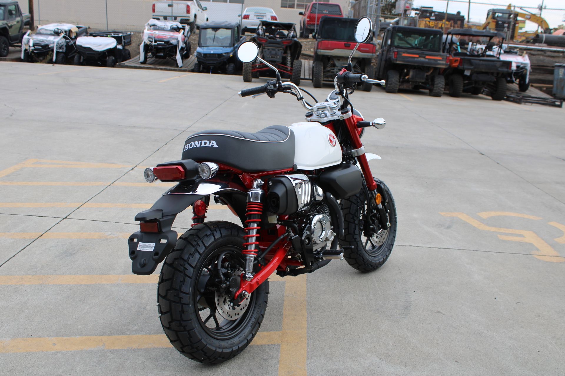 2025 Honda Monkey ABS in The Dalles, Oregon - Photo 5