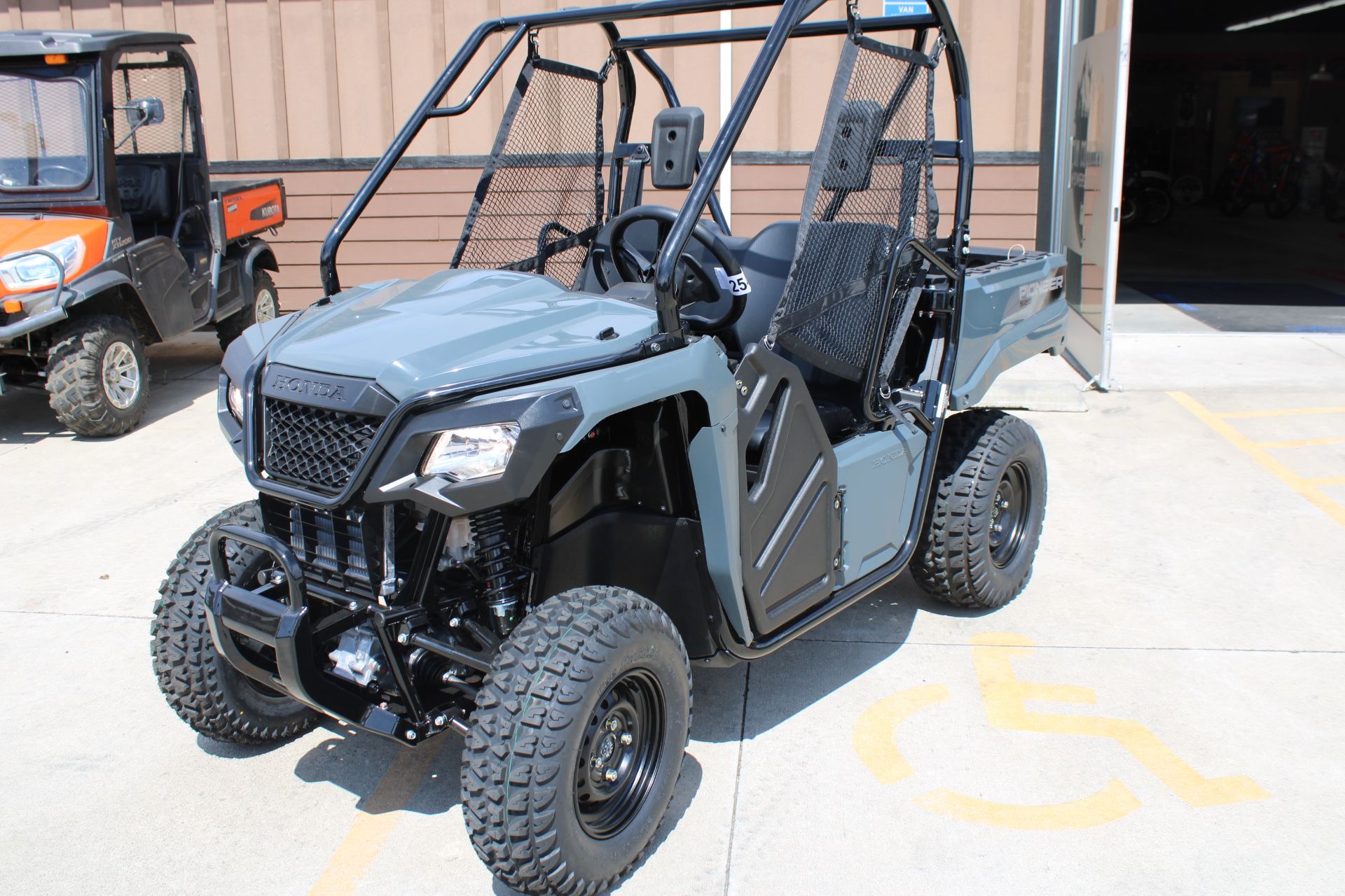 2025 Honda Pioneer 520 in The Dalles, Oregon - Photo 3