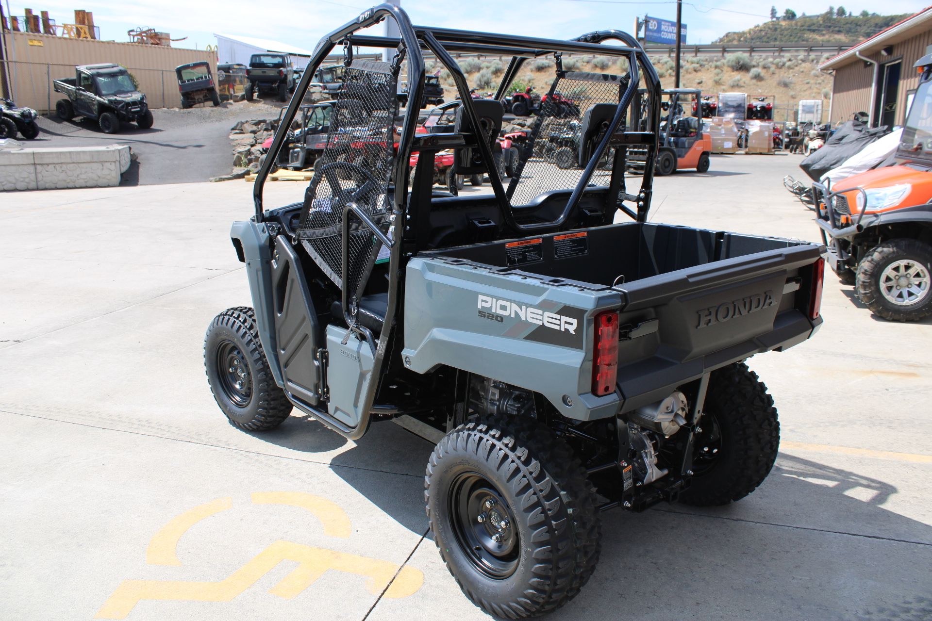 2025 Honda Pioneer 520 in The Dalles, Oregon - Photo 8