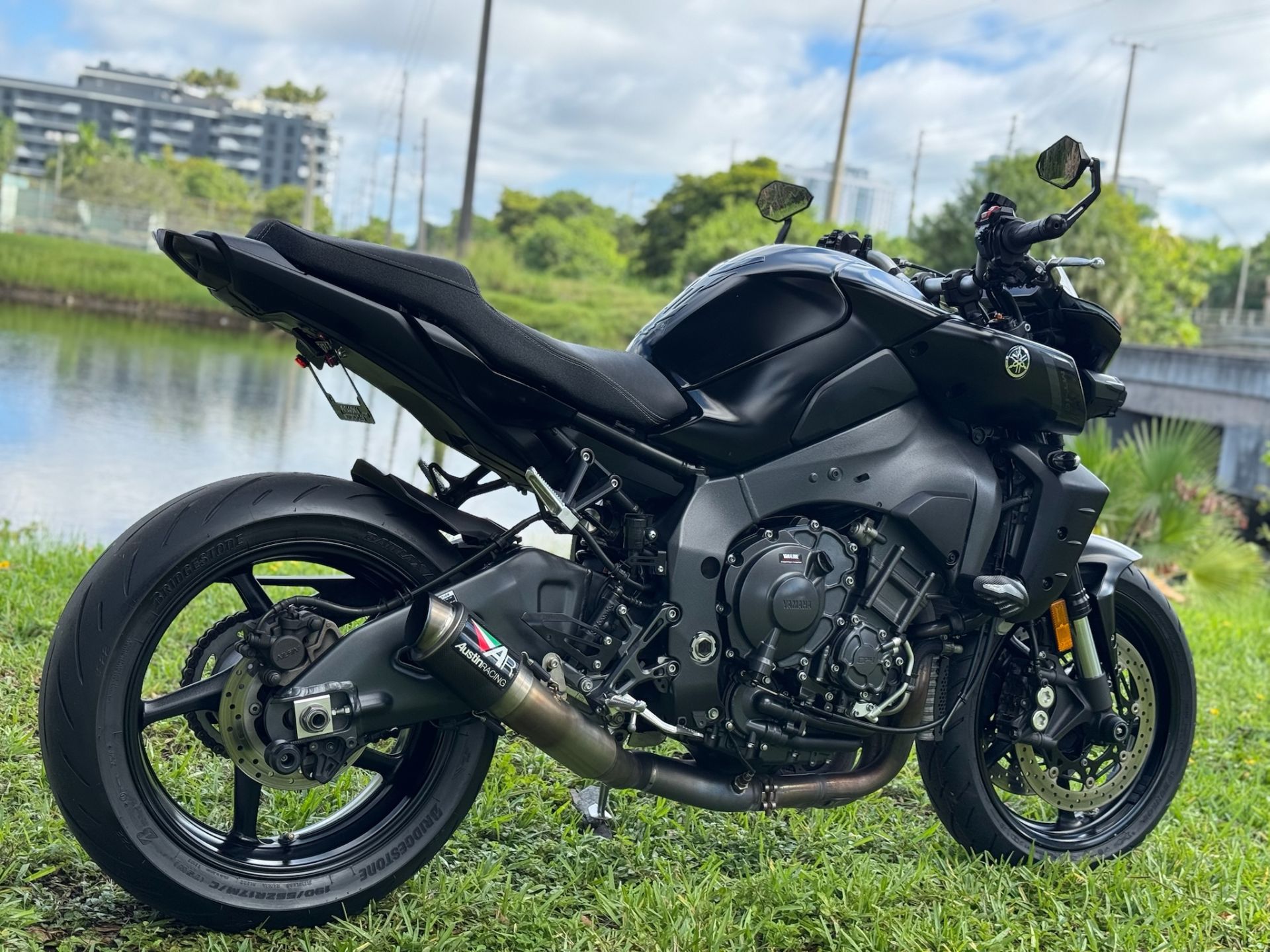 2023 Yamaha MT-10 3