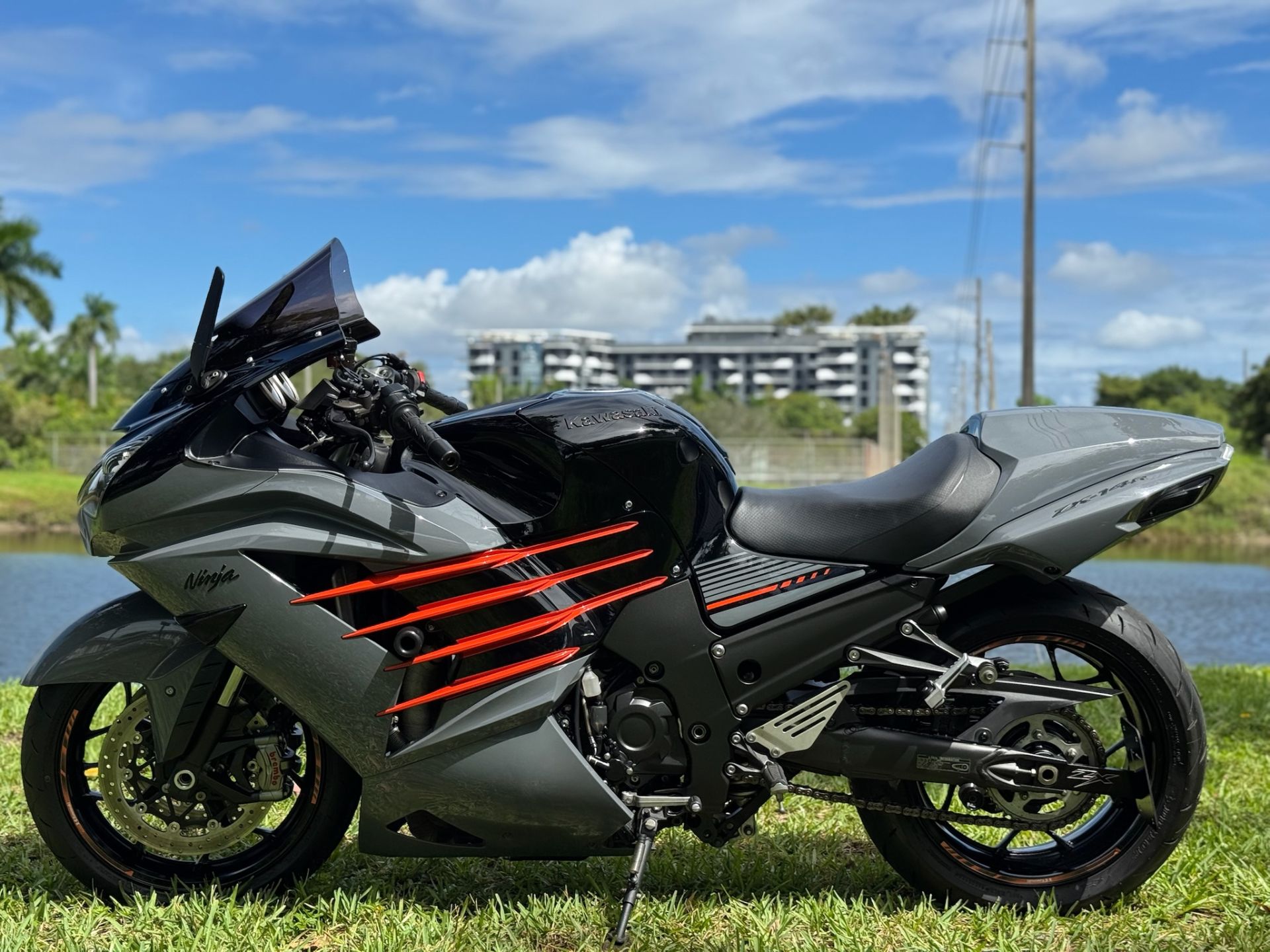 Used 2018 Kawasaki Ninja ZX-14R ABS SE Pearl Storm Gray / Ebony
