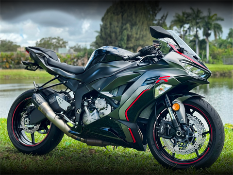 Used 2023 Kawasaki Ninja ZX-6R Gray/Red | Motorcycles in