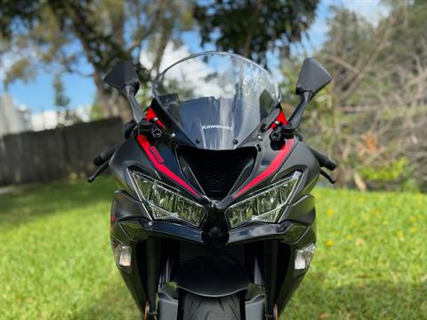 Used 2023 Kawasaki Ninja ZX-6R Gray/Red | Motorcycles in North