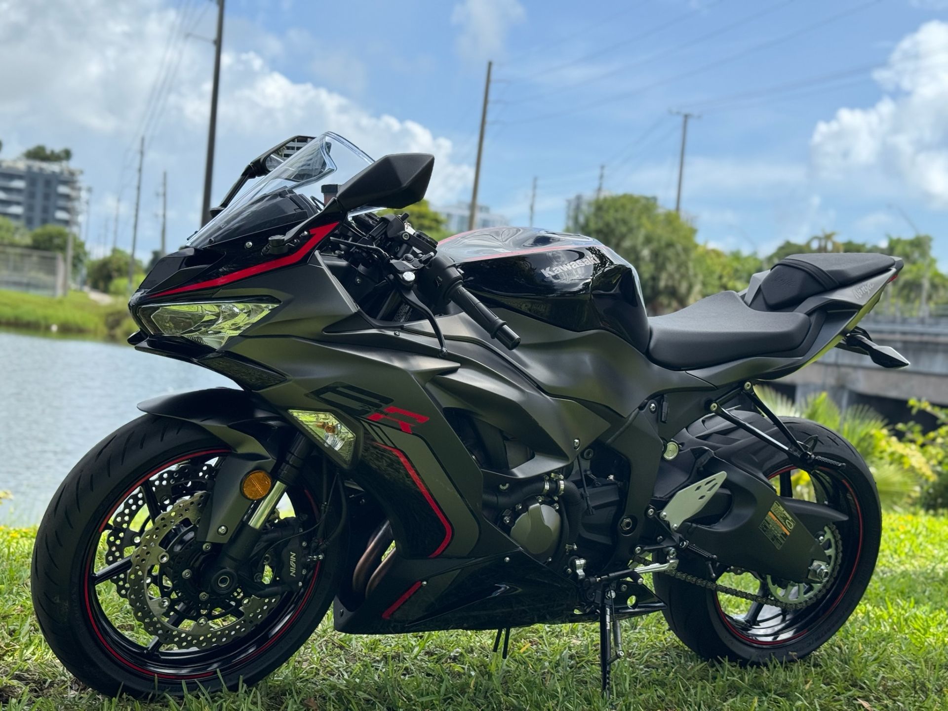 Used 2023 Kawasaki Ninja ZX-6R Gray/Red | Motorcycles in North