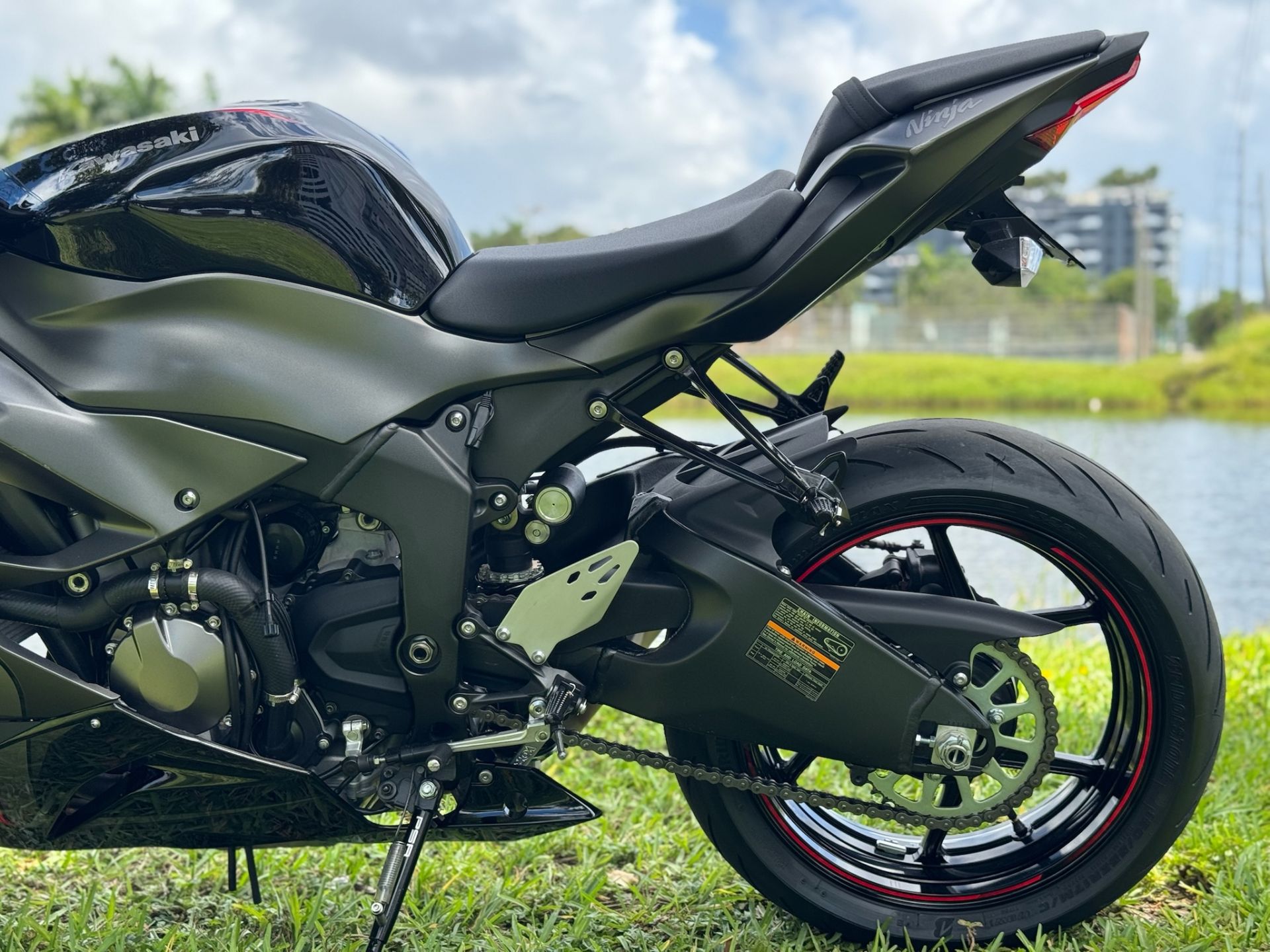 Used 2023 Kawasaki Ninja ZX-6R Gray/Red | Motorcycles in North