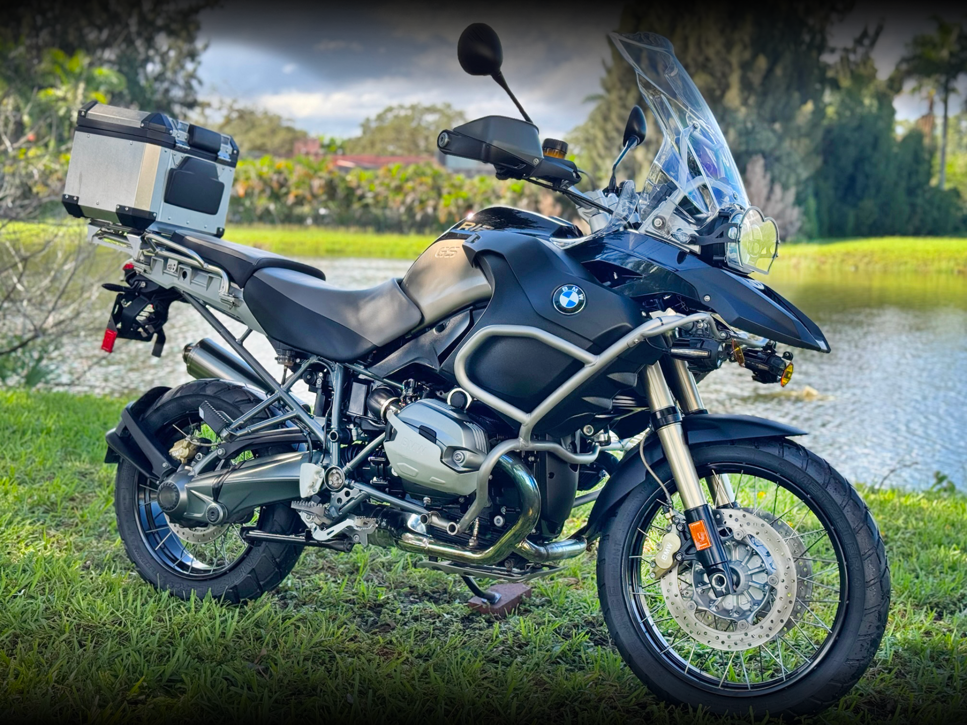 29211☆R1200GS. （水冷）2013- ILMBERGER カーボン フロントフェンダー 未使用品 2013 R1200GS BMW: The Liquid Cooled Motorcycle Review