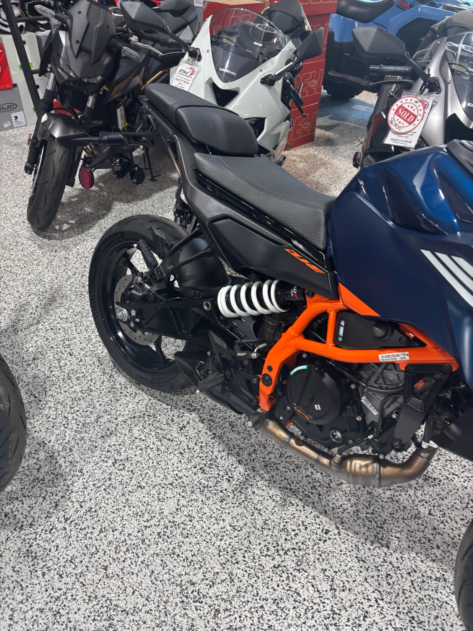2026 KTM 390 Duke 4