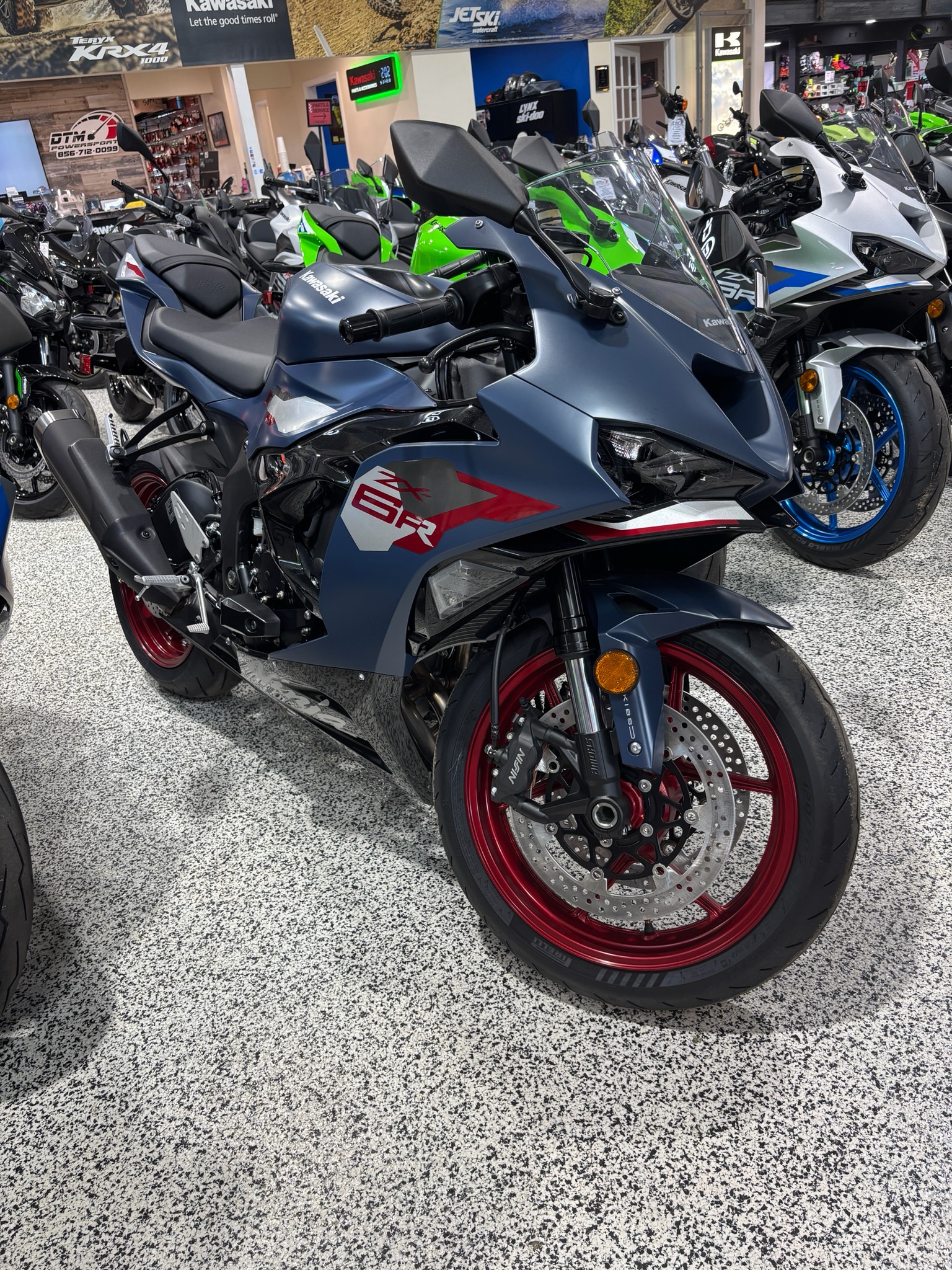 New 2027 Kawasaki Ninja® ZX™-6R ABS | Motorcycles in NJ