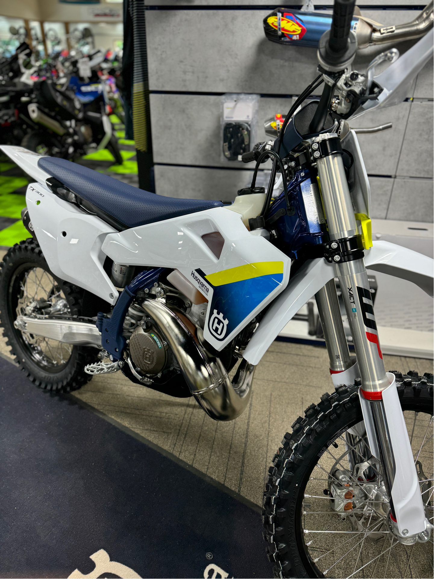 2025TitleistテリスターブループロフェッショナルV1ホワイトモデル2個