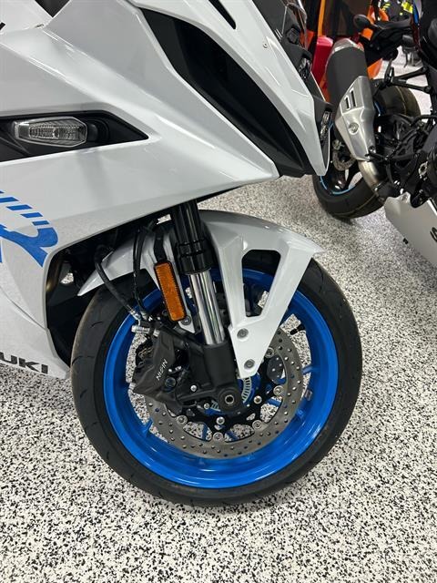 2026 Suzuki GSX-8R 9