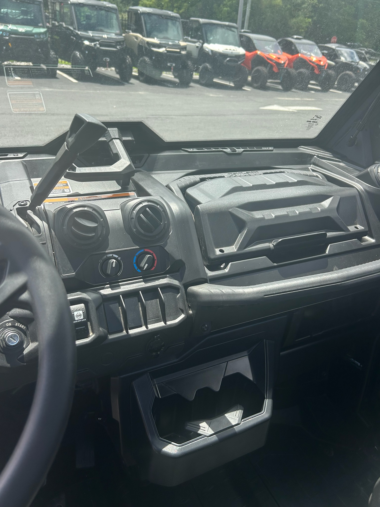 2024 Can-Am™ Defender DPS CAB 8