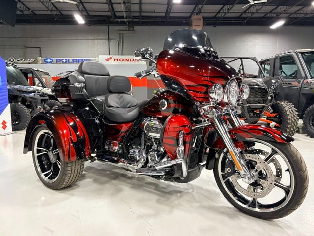 2022 Harley-Davidson CVO Tri Glide® 1