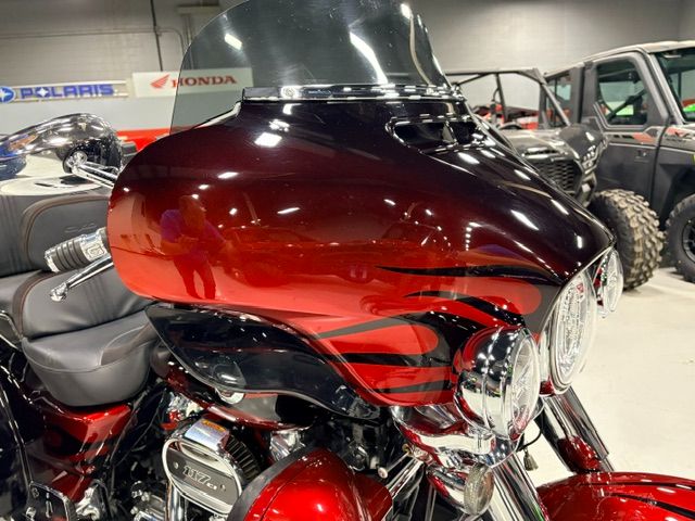 2022 Harley-Davidson CVO Tri Glide® 4