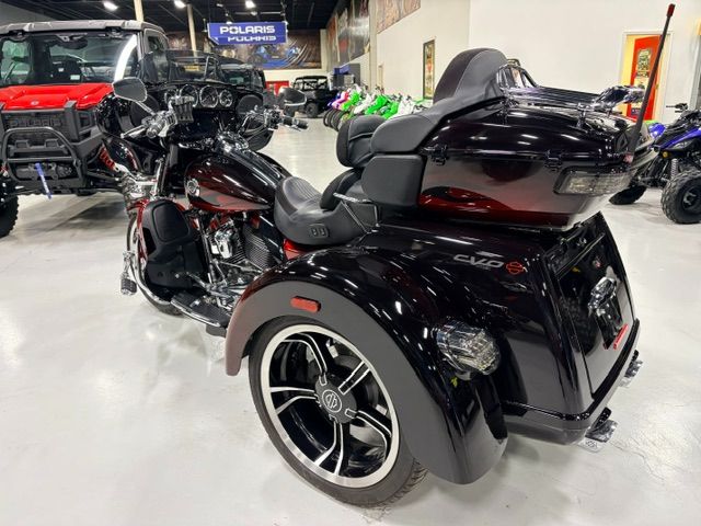 2022 Harley-Davidson CVO Tri Glide® 10