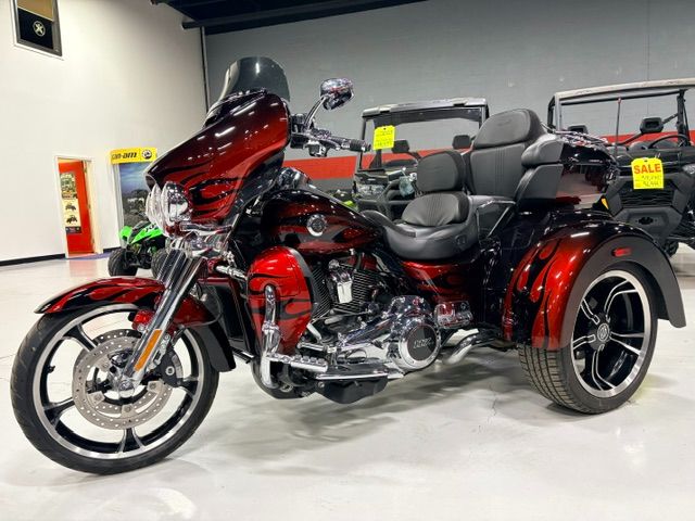 2022 Harley-Davidson CVO Tri Glide® 2