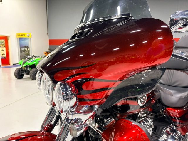 2022 Harley-Davidson CVO Tri Glide® 12