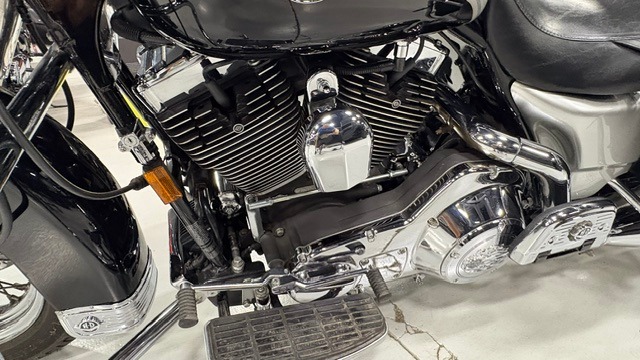 2003 Harley-Davidson FLHRCI Road King® Classic 7