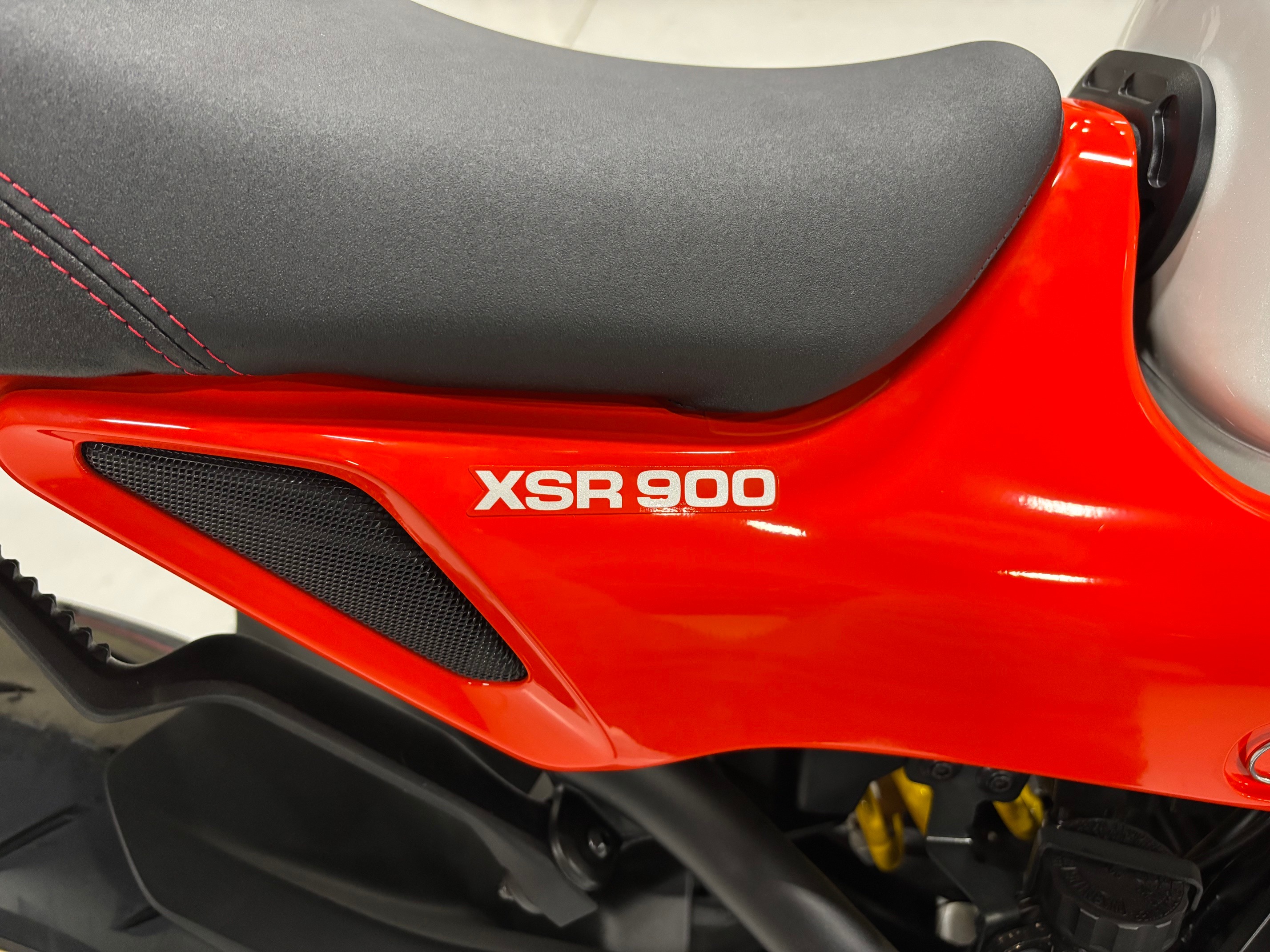 2026 Yamaha XSR900 11