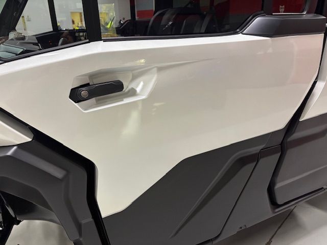 2026 Can-Am™ Defender MAX Limited HD11 4