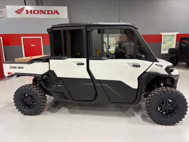2026 Can-Am™ Defender MAX Limited HD11 10