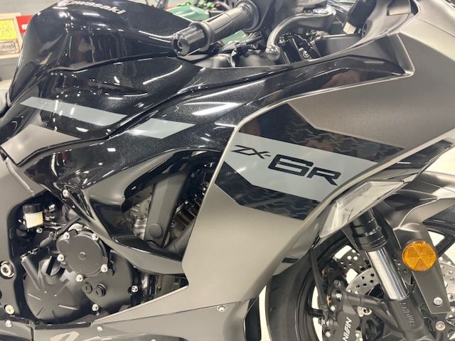 2026 Kawasaki Ninja® ZX-6R 8