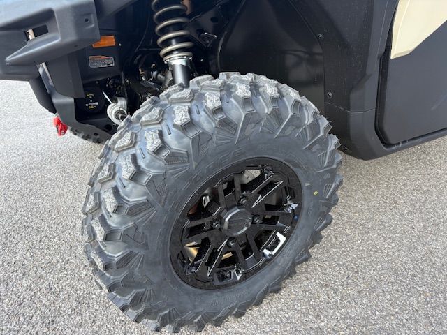 2026 Can-Am™ Defender Limited HD11 8