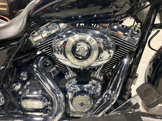 2011 Harley-Davidson Road King® Classic 12