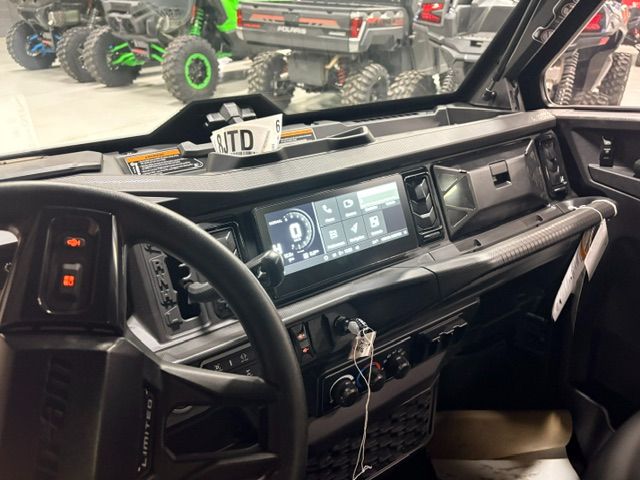 2026 Can-Am™ Defender Limited HD11 7