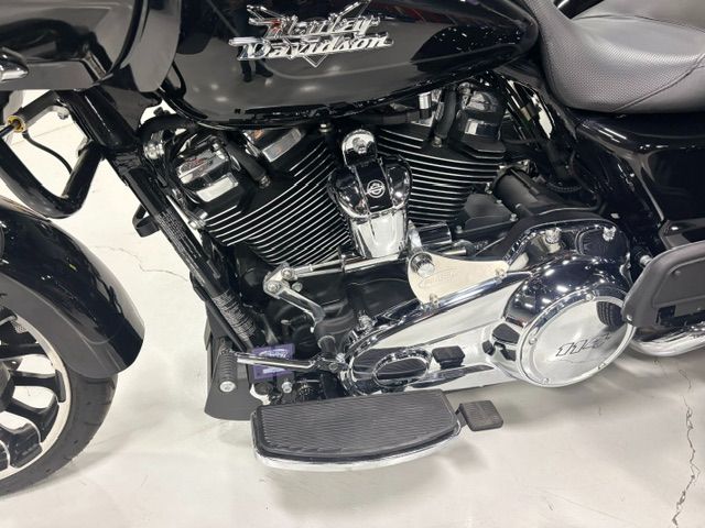 2023 Harley-Davidson Road Glide® 3 7
