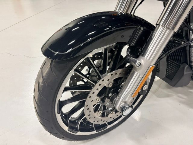 2023 Harley-Davidson Road Glide® 3 10