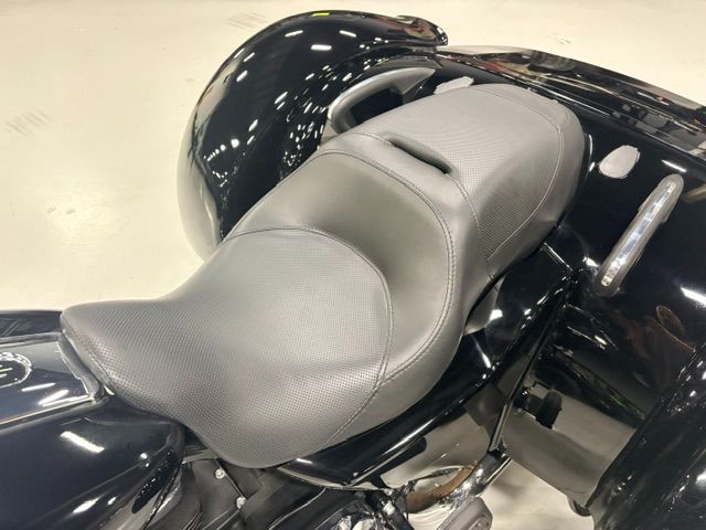 2023 Harley-Davidson Road Glide® 3 11