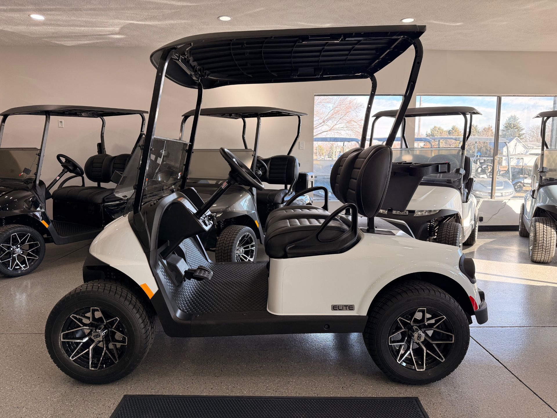 2026 E-Z-GO RXV 2 Freedom ELiTE Lithium in Hawarden, Iowa - Photo 2