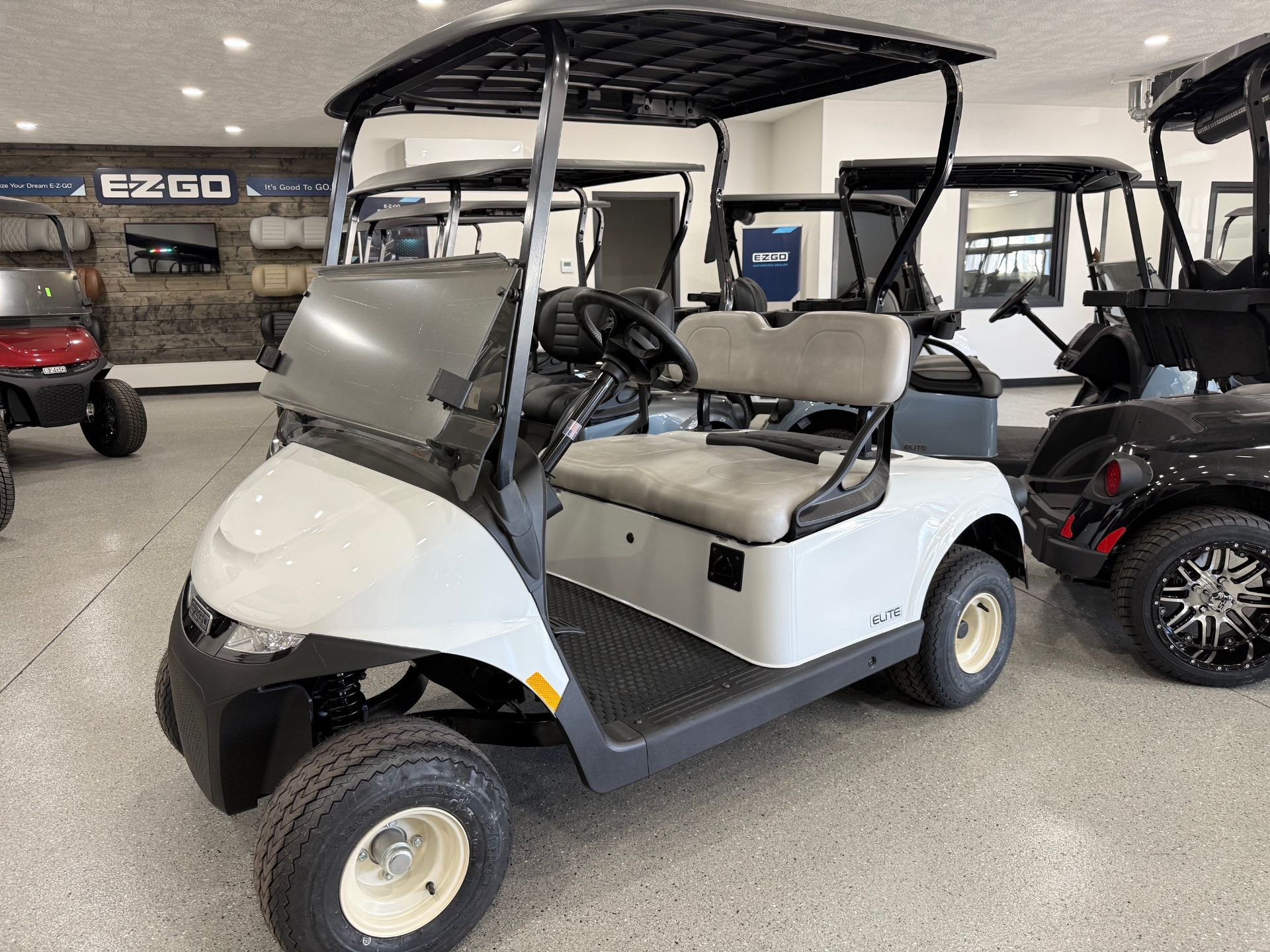 2026 E-Z-GO Freedom RXV2 2.2 ELiTE in Hawarden, Iowa - Photo 1