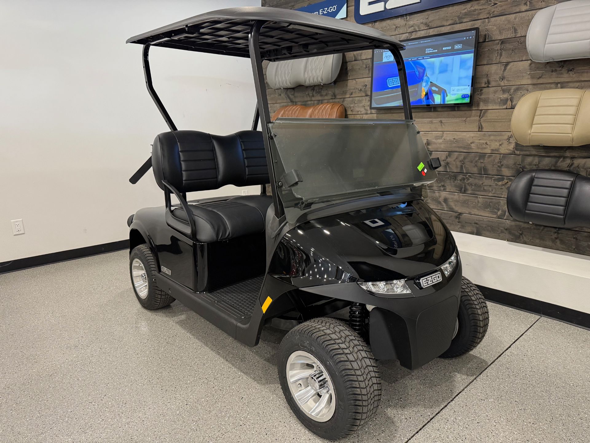 2026 E-Z-GO Freedom RXV ELiTE Lithium in Hawarden, Iowa - Photo 2