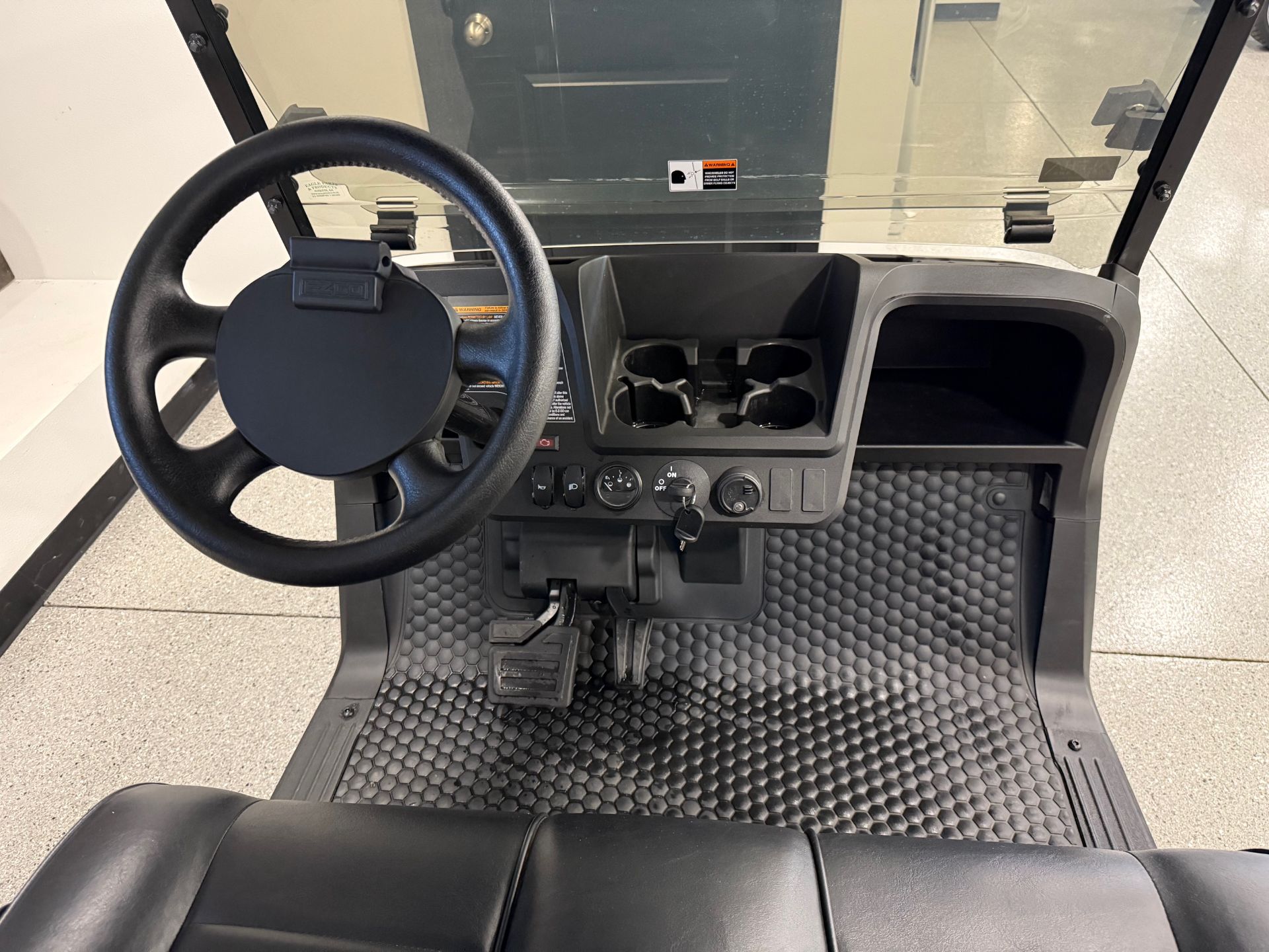 2025 E-Z-GO Freedom RXV 2+2 EX1 in Hawarden, Iowa - Photo 3